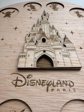 Expositor monedas Disneyland Paris. DLP