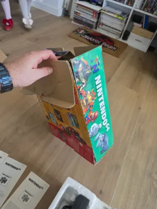 Console Nintendo 64 con scatola originale