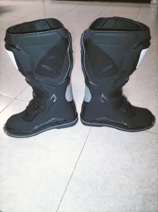 Botas de motocross UFO modelo OBSIDIAN