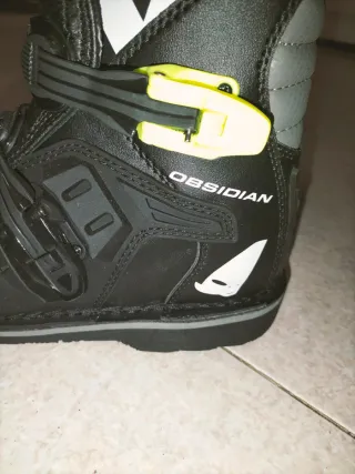 Botas de motocross UFO modelo OBSIDIAN
