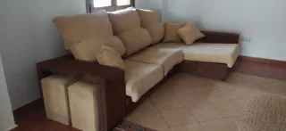 Sofá chaise longue beige y marrón