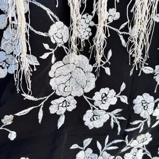 Mantón Manila bordado flores