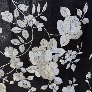 Mantón Manila bordado flores