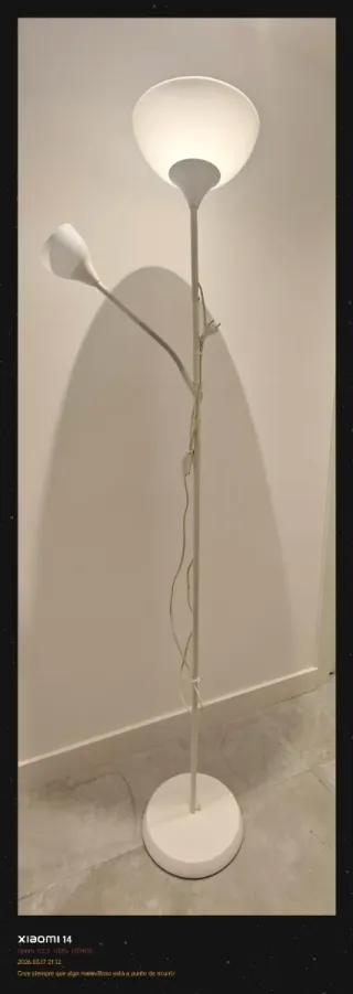 Lámpara de pie Ikea TÅGARP Blanca