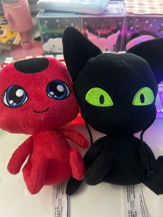 Peluches Bandai Ladybug y Gato Negro
