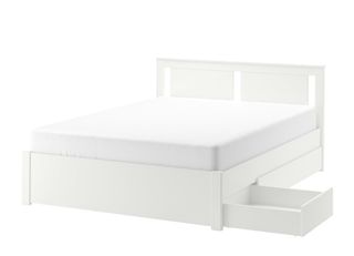 Cama doble de madera blanca