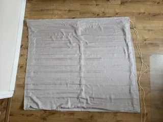 Tenda a rullo pieghevole grigia in tessuto