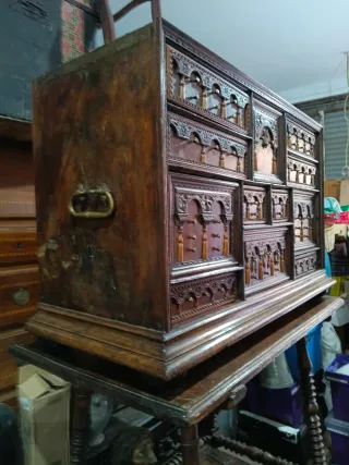 Bargueño y mesa