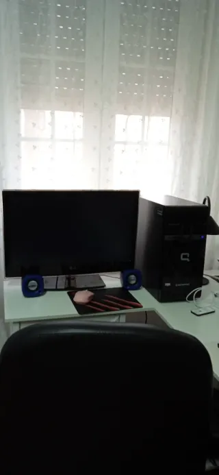 Ordenador + Pantalla LG 24 + Altavoces