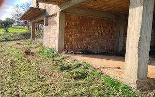 Terreno e immobile su 2 livelli in cemento armato