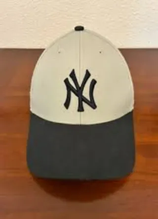 Gorra New York Yankees Beige y Negra