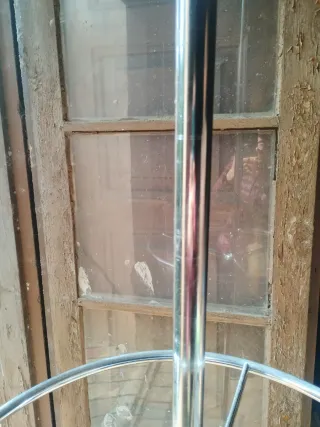 Perchero de pie metálico con ruedas