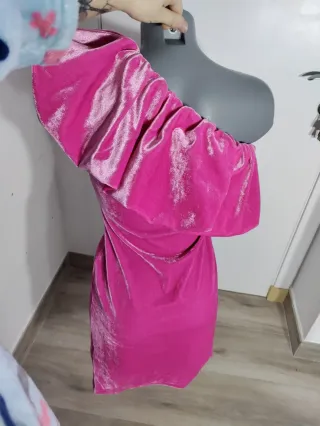 Vestido rosa terciopelo hombro descubierto M