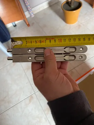 Manillas de puerta plateadas