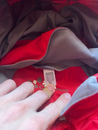 Giacca trekking Quechua impermeabile rossa