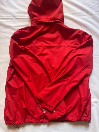 Giacca trekking Quechua impermeabile rossa