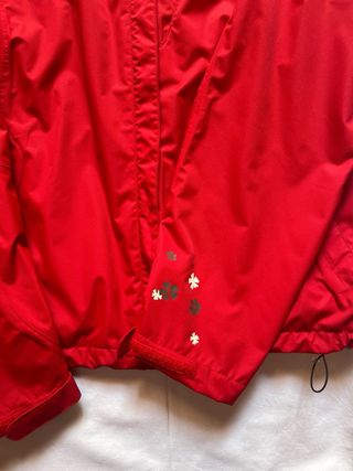 Giacca trekking Quechua impermeabile rossa