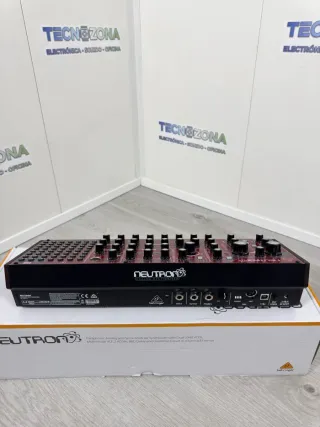 Sintetizador analógico behringer NEUTRON