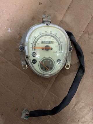 Cuenta kilómetros Daelim 18683 km