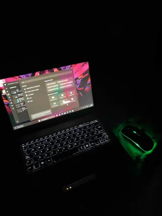 Portátil de Alta Gama – Batería NUEVA + raton