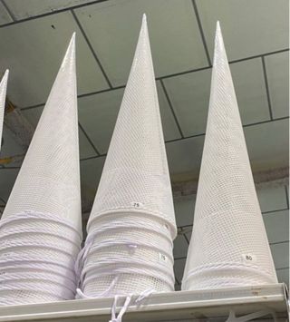 Capirote de rejilla blanco