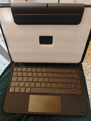 Tastiera magnetica ESR per iPad Pro 11