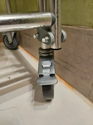 Silla de ducha y WC con ruedas