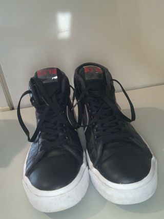 Zapatillas Nike Talla 42 Negras y Plateadas