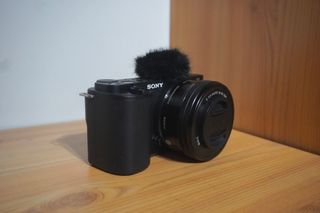 Cámara Sony ZV-E10 + lente 16-50mm