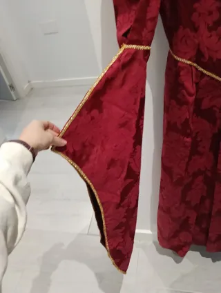 Traje Medieval Rojo y Dorado Talla 38