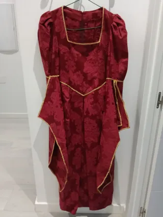 Traje Medieval Rojo y Dorado Talla 38