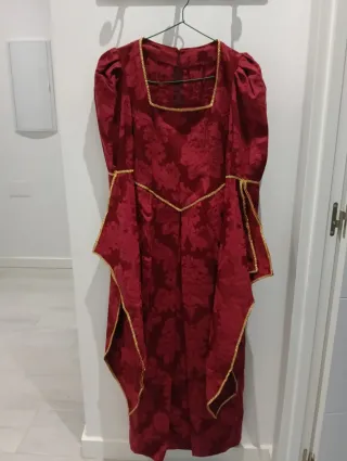 Traje Medieval Rojo y Dorado Talla 38