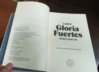 Libro de Gloria Fuertes.