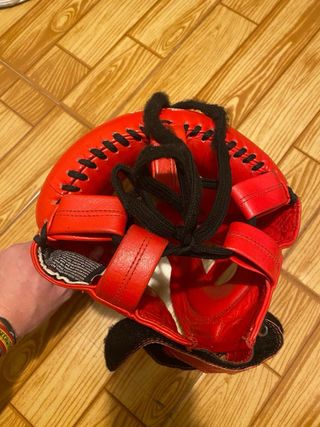 Guantes de Boxeo Leone Camuflaje y casco Charlie