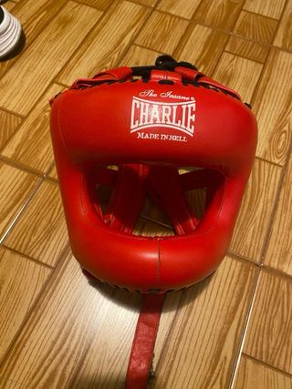 Guantes de Boxeo Leone Camuflaje y casco Charlie