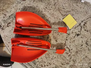 Coppia forme per scarpe rosse