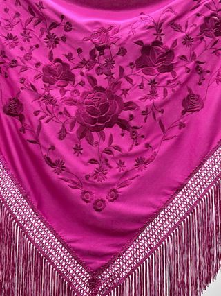 Mantón buganvilla bordado
