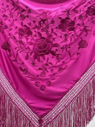 Mantón buganvilla bordado