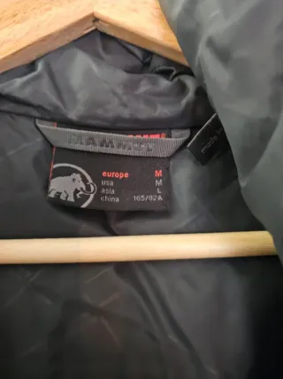 Abrigo Mammut Negro con Capucha