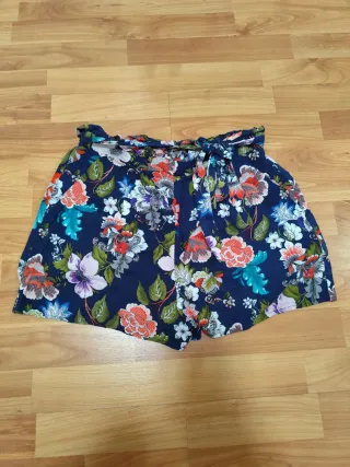 Shorts florales Stradivarius Talla L