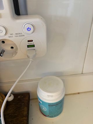 Lámpara LED con cargador USB