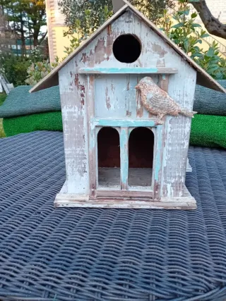 Casetta per uccellini decorata