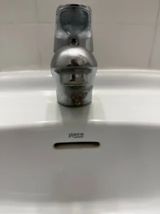 Lavabo con pie y grifo, tengo 2