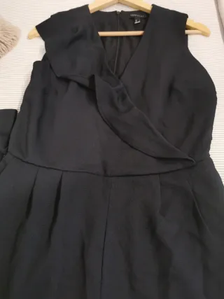 Mono Cortefiel negro sin mangas