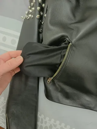 Giubbotto vera pelle borchiato nero