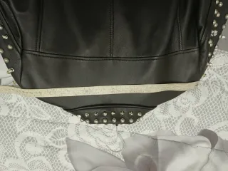 Giubbotto vera pelle borchiato nero