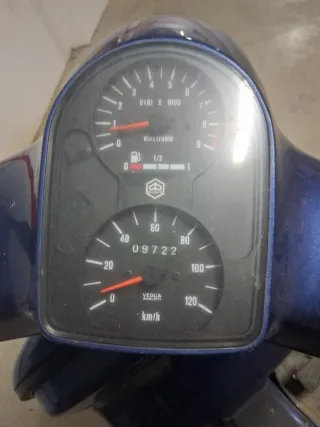 Vespa LX 200 azul sin papeles