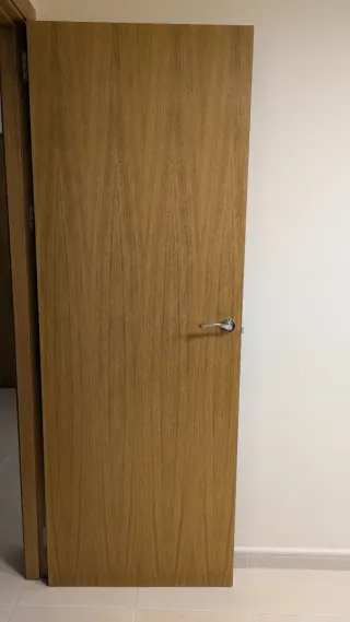 Puerta madera maciza