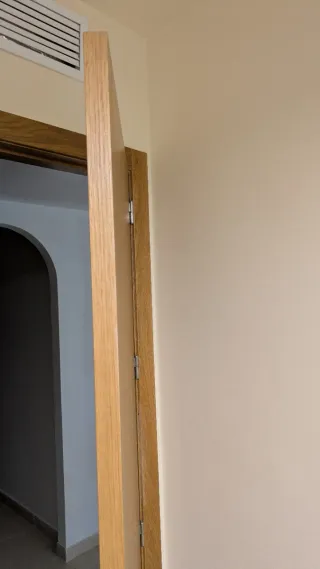 Puerta madera maciza