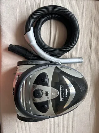 Aspiradora Ufesa CycloTron 2000W